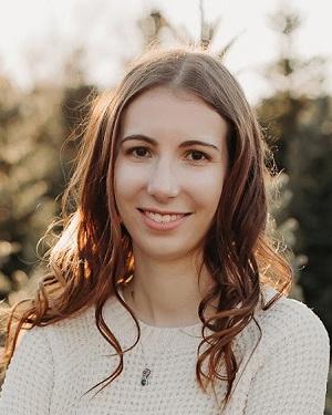 Outdoor portrait of Hannah.
